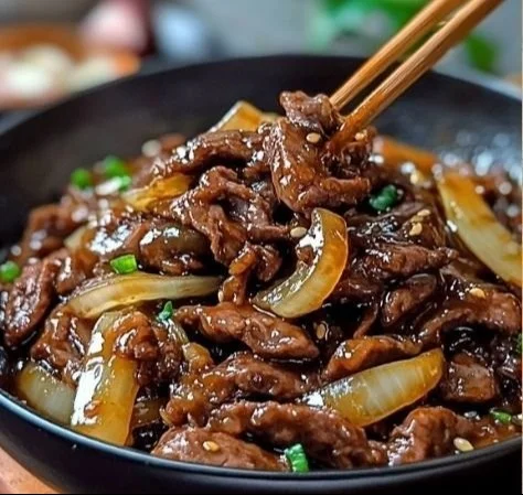 Boeuf saute aux oignons